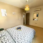Lejlighed 2br - 5mins Walk To The With Internet Access Larnaca