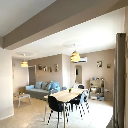 2br - 5mins Walk To The With Internet Access * Larnaca