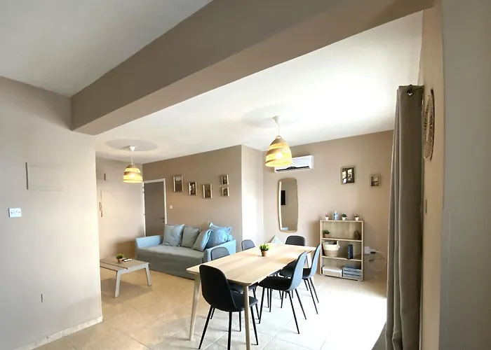 2br - 5mins Walk To The With Internet Access * Lárnaka