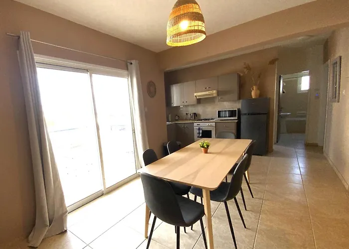 2br - 5mins Walk To The With Internet Access Apartman *