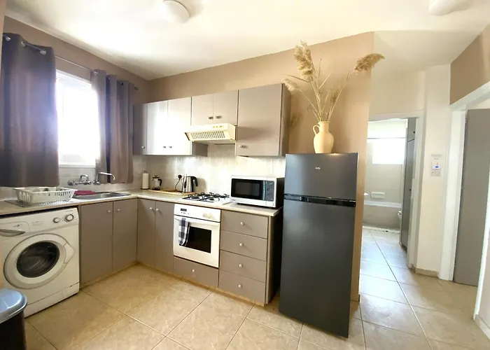 2br - 5mins Walk To The With Internet Access Lárnaka