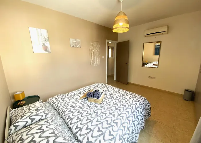 Apartman 2br - 5mins Walk To The With Internet Access Lárnaka