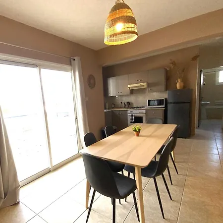 2br - 5mins Walk To The With Internet Access Apartamento *