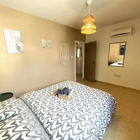 Apartamento 2br - 5mins Walk To The With Internet Access Larnaca