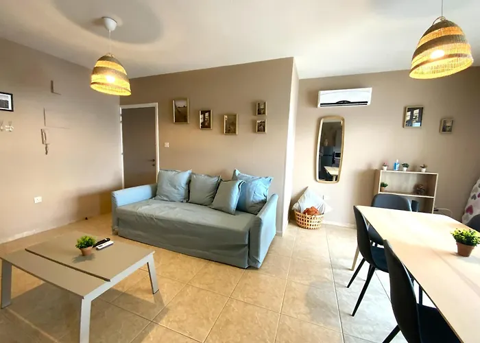 2br - 5mins Walk To The With Internet Access * Larnaca